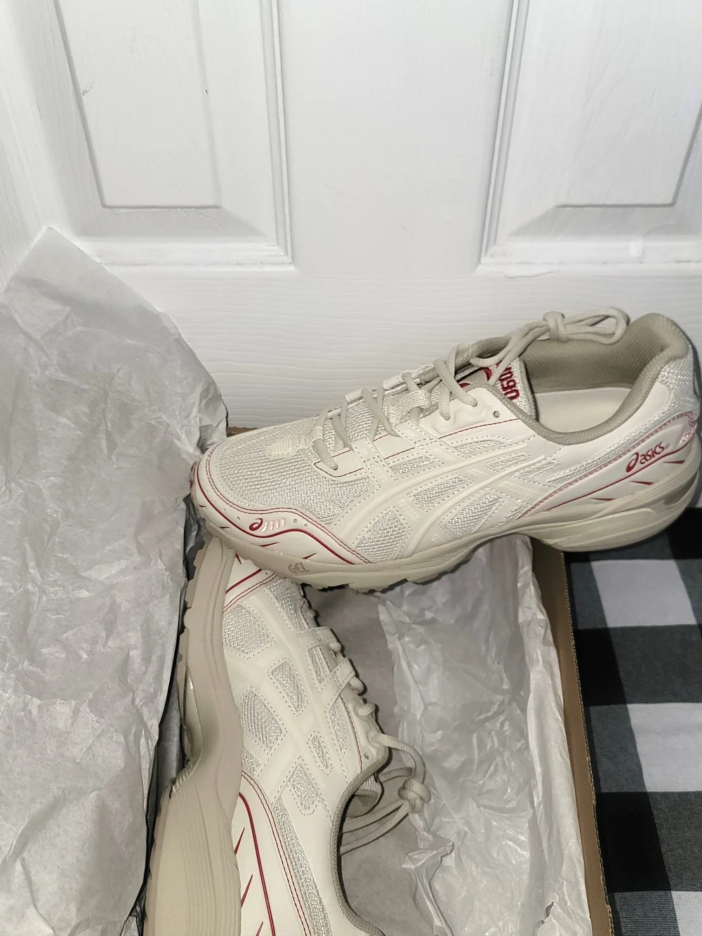 ASICS GEL-1090 Mens Running Sneakers in Birch Size 9